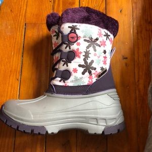 Brand new snow boots
